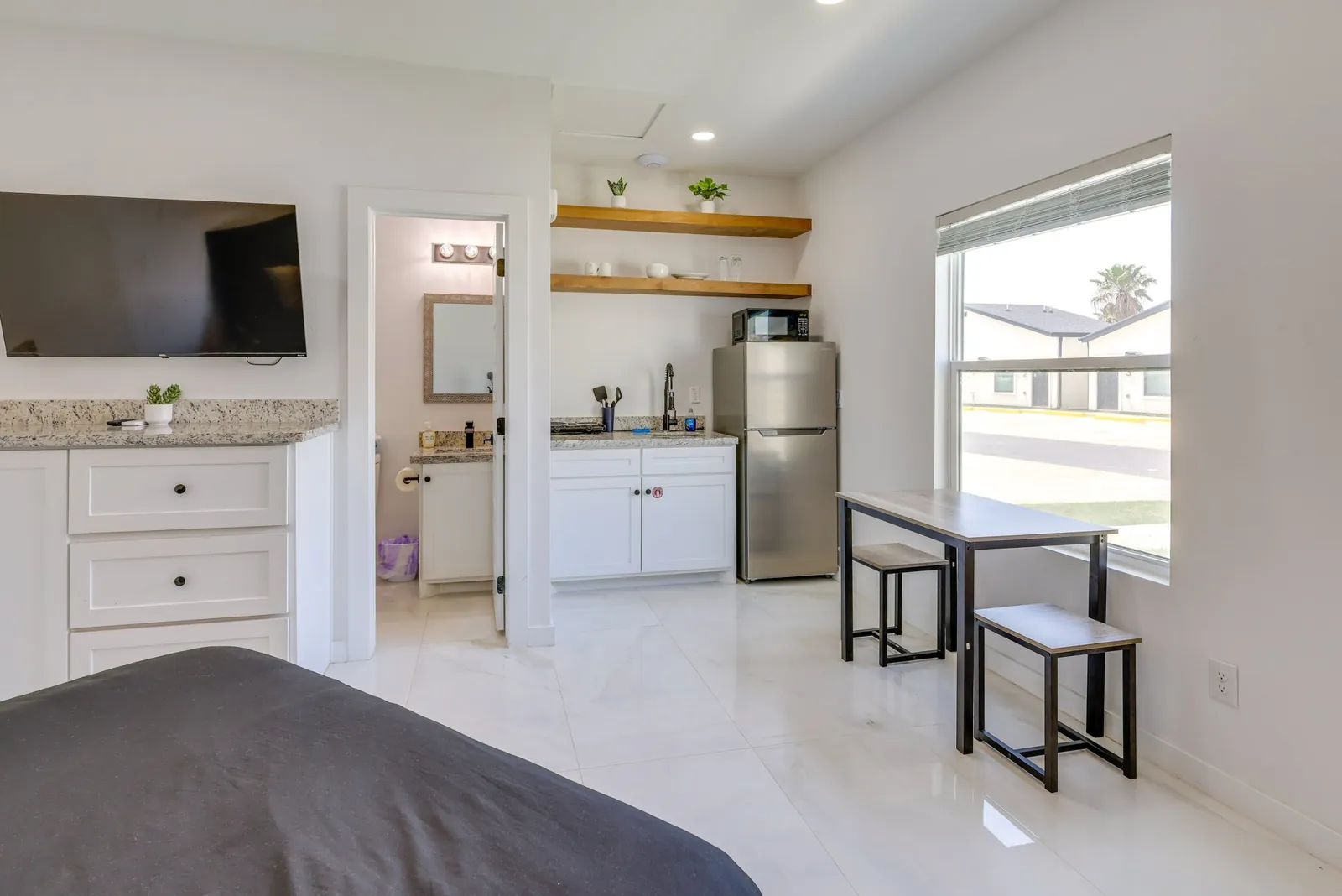 Kitchenette and coffee station